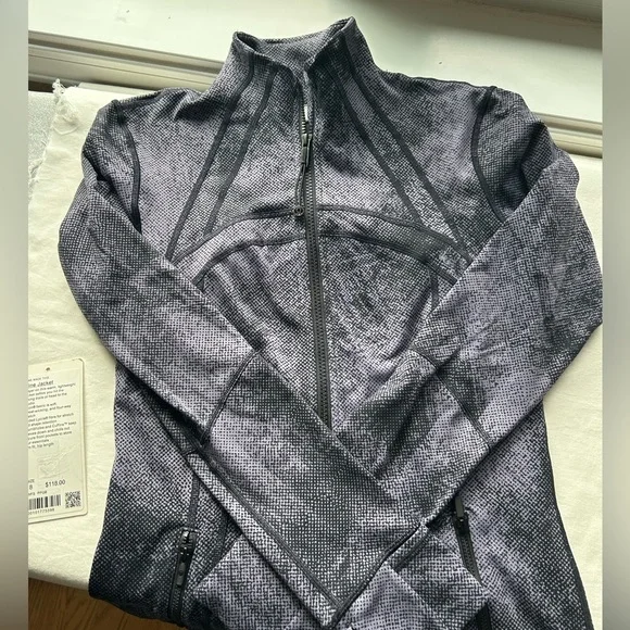 Lululemon Define Jacket size 8 like new - Picture 8 of 9